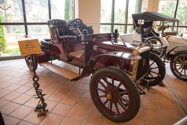 שתיים מתוך מגוון המכוניות באוסף הרכב של נסיך מונקו