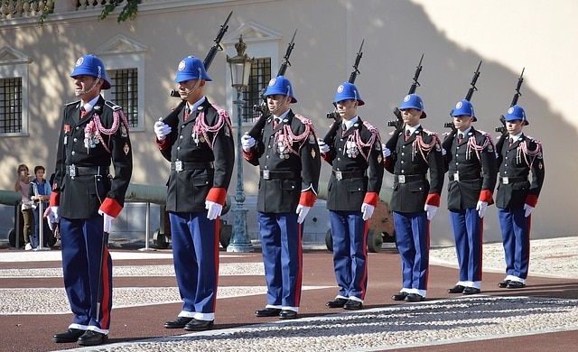 חילופי המשמר בארמון במונקו