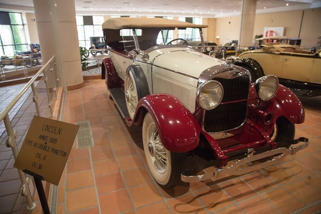 מכונית לינקולן משנת הייצור 1928 באוסף הרכבים של נסיך מונקו