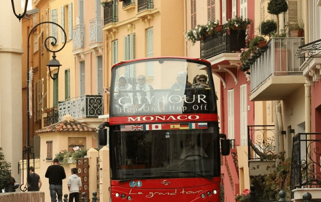 אוטובוס תיירים במונקו
